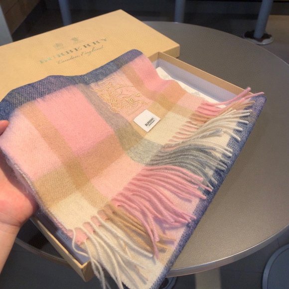 COPY - The plaid scarf is from a Burberry's style - Picture 1 of 6